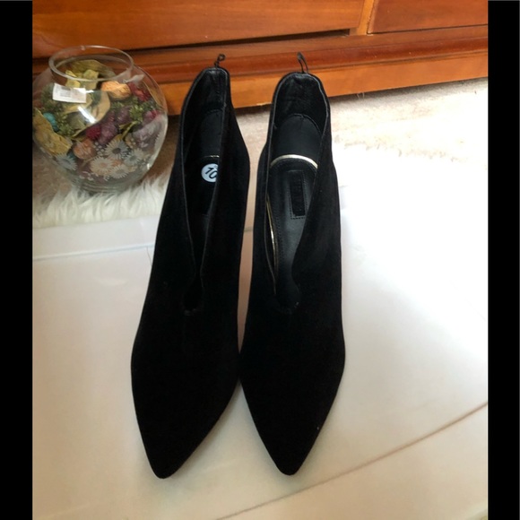 Forever 21 Cut Out Heeled Booties. Sz 10 - Picture 5 of 8